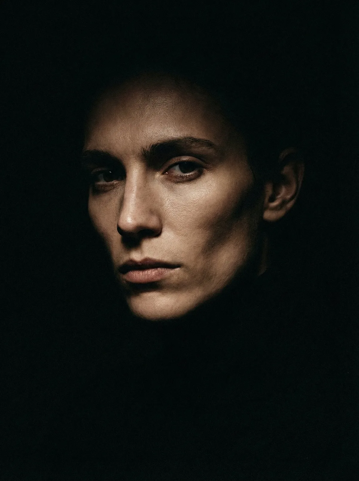 Портрет с драматическим светом