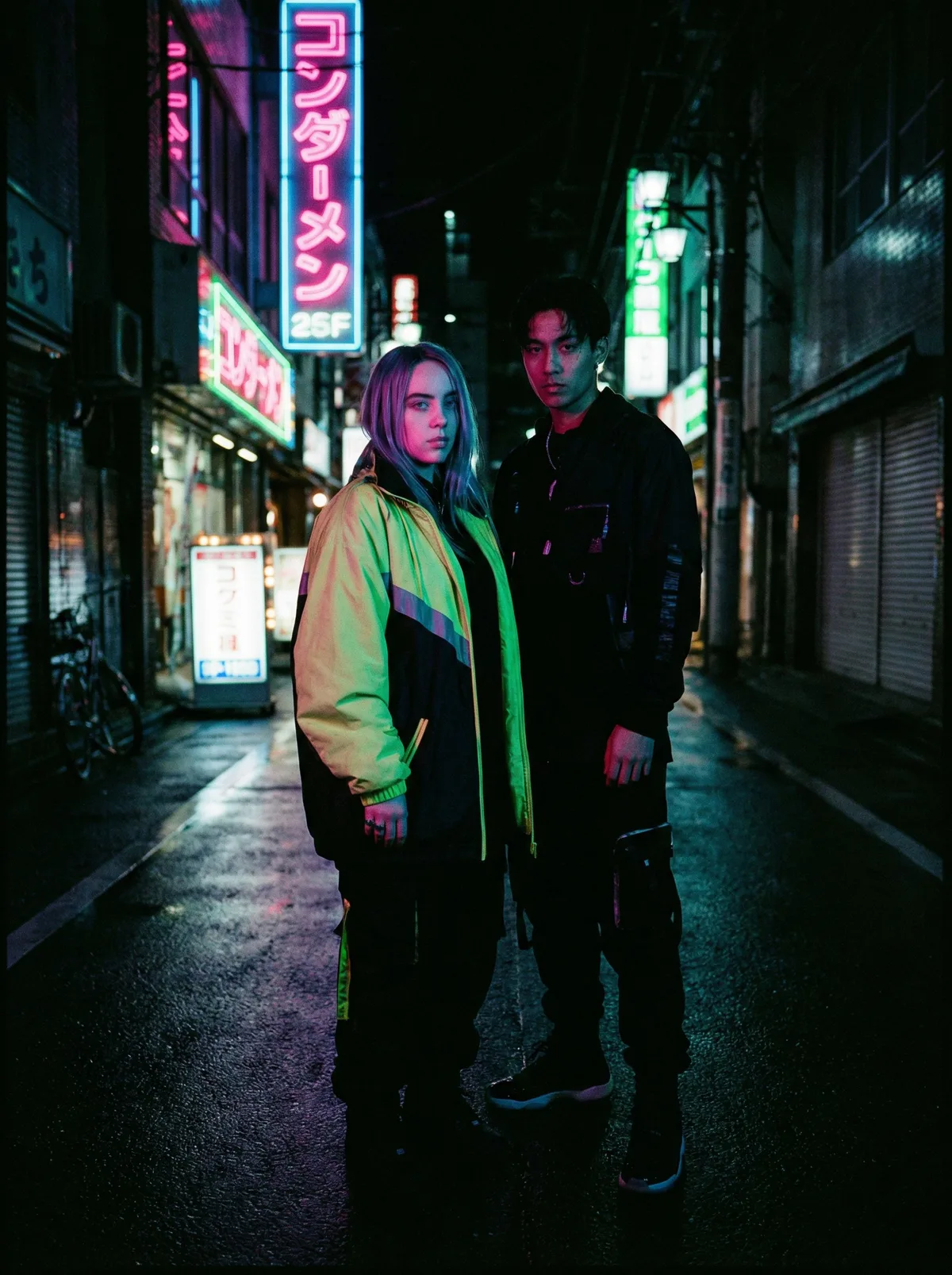 Человек рядом с Billie Eilish